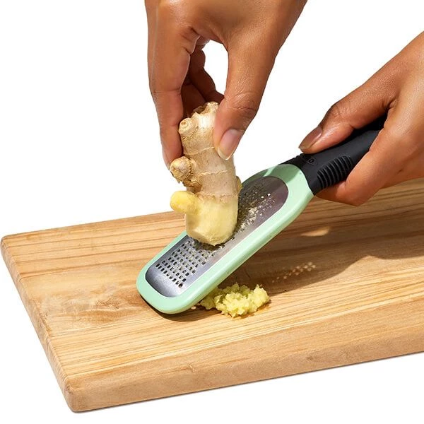 OXO Good Grips Etched Ginger & Garlic Grater 3 OXO Good Grips Etched Ginger & Garlic Grater - Image 3