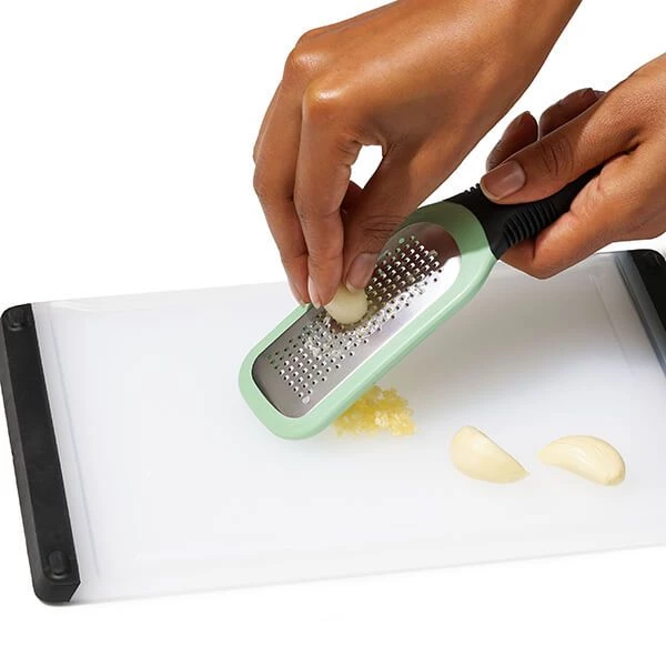 OXO Good Grips Etched Ginger & Garlic Grater 4 OXO Good Grips Etched Ginger & Garlic Grater - Image 4