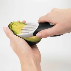 OXO Good Grips 3 In 1 Avocado Slicer 9 OXO Good Grips 3 In 1 Avocado Slicer -KITCHEN GADGETS Store 1143380UK0 OXO Good Grips 3 in 1 Avocado Slicer 3