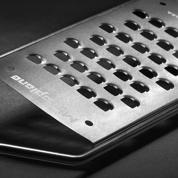 Microplane Gourmet Series Extra Coarse Grater Black 2 Microplane Gourmet Series Extra Coarse Grater Black - Image 2