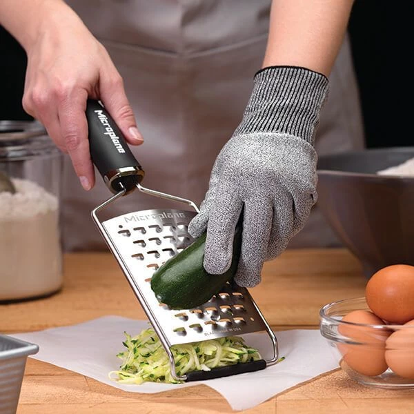 Microplane Gourmet Wide Ultra Coarse Grater Black 3 Microplane Gourmet Wide Ultra Coarse Grater Black - Image 3