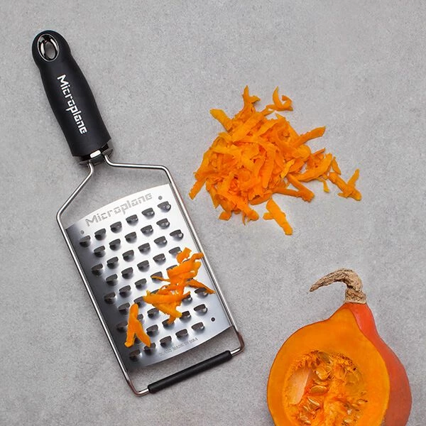 Microplane Gourmet Wide Ultra Coarse Grater Black 4 Microplane Gourmet Wide Ultra Coarse Grater Black - Image 4