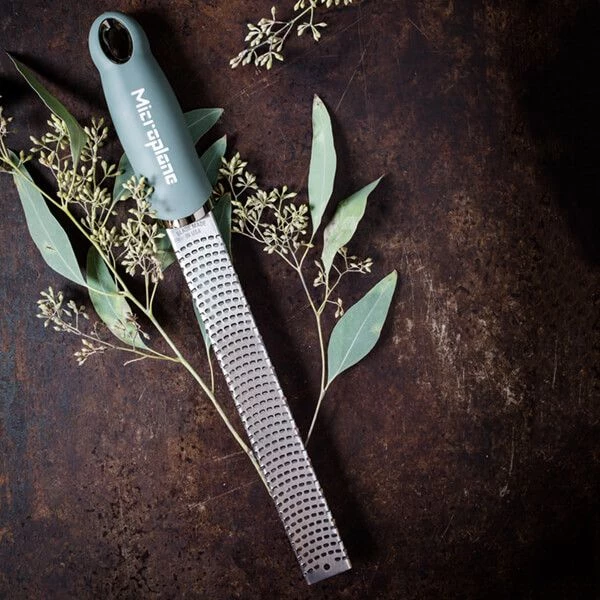 Microplane Premium Classic Series Zester/Grater Eucalyptus Green 2 Microplane Premium Classic Series Zester/Grater Eucalyptus Green - Image 2