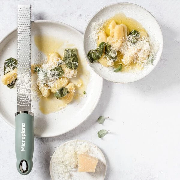 Microplane Premium Classic Series Zester/Grater Eucalyptus Green 4 Microplane Premium Classic Series Zester/Grater Eucalyptus Green - Image 4