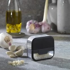 Microplane Stainless Steel Garlic Cutter -KITCHEN GADGETS Store 48914 Microplane Garlic Cutter 600px 5