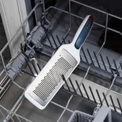Zyliss Smooth Glide Fine Grater 8 Zyliss Smooth Glide Fine Grater -KITCHEN GADGETS Store E900035 Zyliss Smooth Glide Fine Grater 3