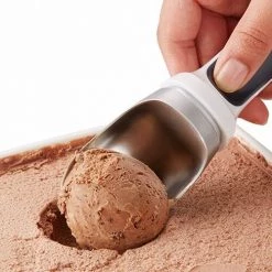 Zyliss Right Scoop Ice Cream Scoop 7 Zyliss Right Scoop Ice Cream Scoop -KITCHEN GADGETS Store E980087 Zyliss Right Scoop Ice Cream Scoop 3