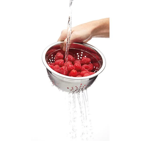 MasterClass Smart Space Stainless Steel Three Piece Bowl Set With Colander 6 MasterClass Smart Space Stainless Steel Three Piece Bowl Set With Colander - Image 6