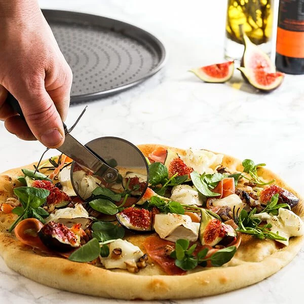 MasterClass Soft Grip Stainless Steel Pizza Cutter 3 MasterClass Soft Grip Stainless Steel Pizza Cutter - Image 3